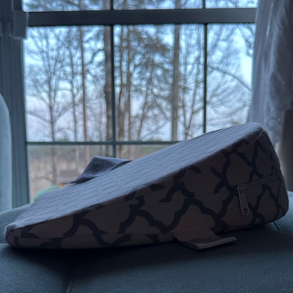 Gray and White Geometric Patterned Maternity Belly Wedge Pillow - Picture 2 of 2